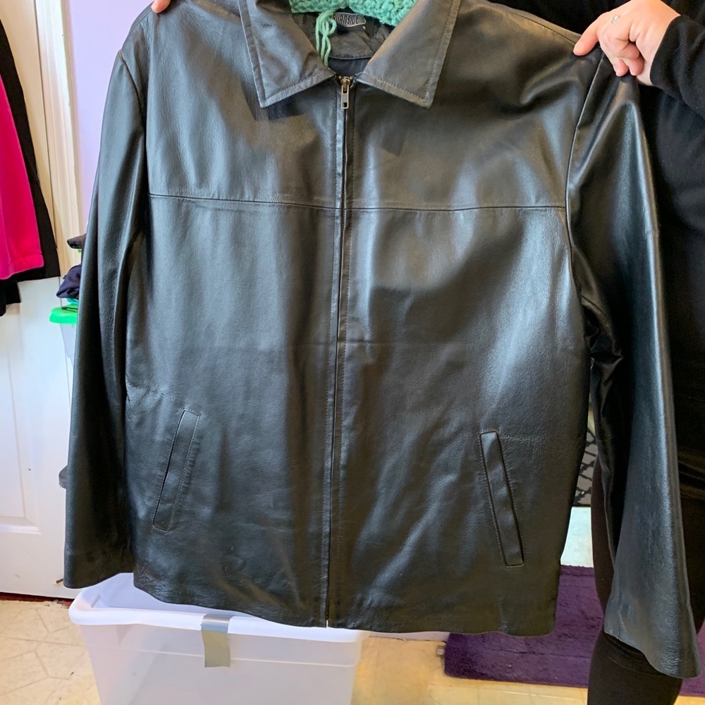 Men’s black leather bomber jacket